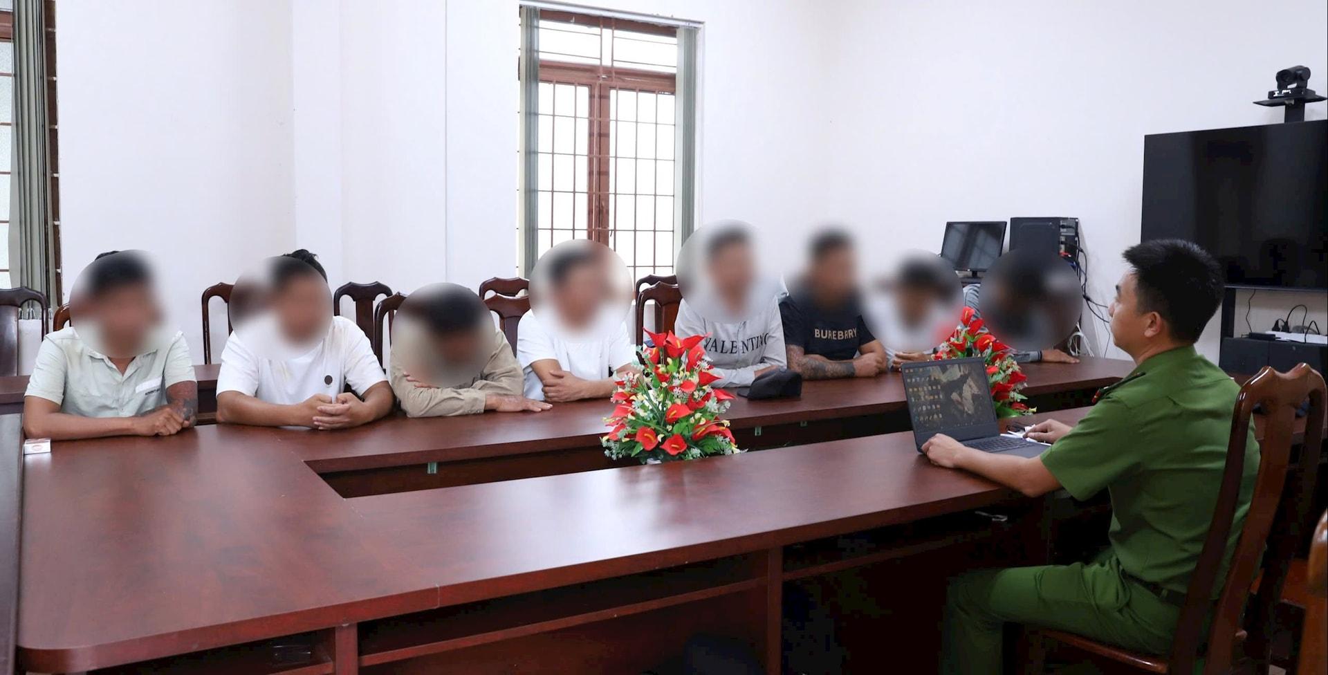 Các đối tượng bị Công an Lâm Đồng bắt giữ để điều tra về hành vi tổ chức đánh bạc. Ảnh: Công an cung cấp