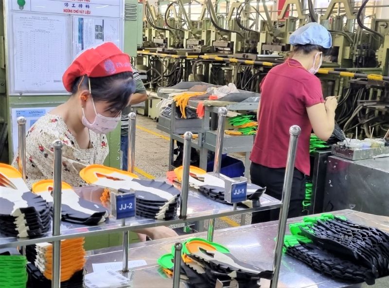 Trong nhiem ky 2020 - 2025, Cong doan Cong ty PouYuen da cham lo, tang qua gan 1,13 trieu luot doan vien, cong nhan cua cong ty. Anh: Nam Duong