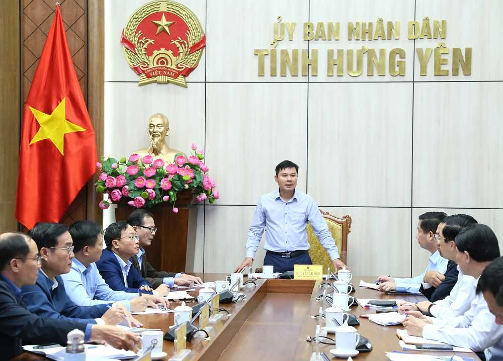 Pho chu tich Thuong truc UBND tinh phat bieu chi dao tai cuoc hop. Anh: Cong TTDT tinh Hung Yen  