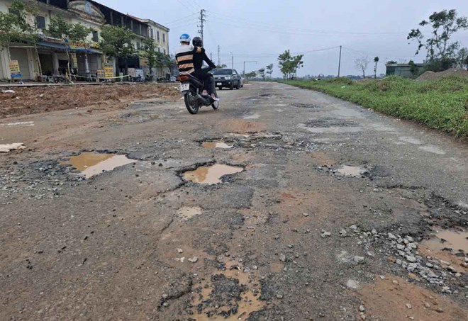 Mất an toàn trên tuyến đường đang thi công nâng cấp ở Hà Tĩnh