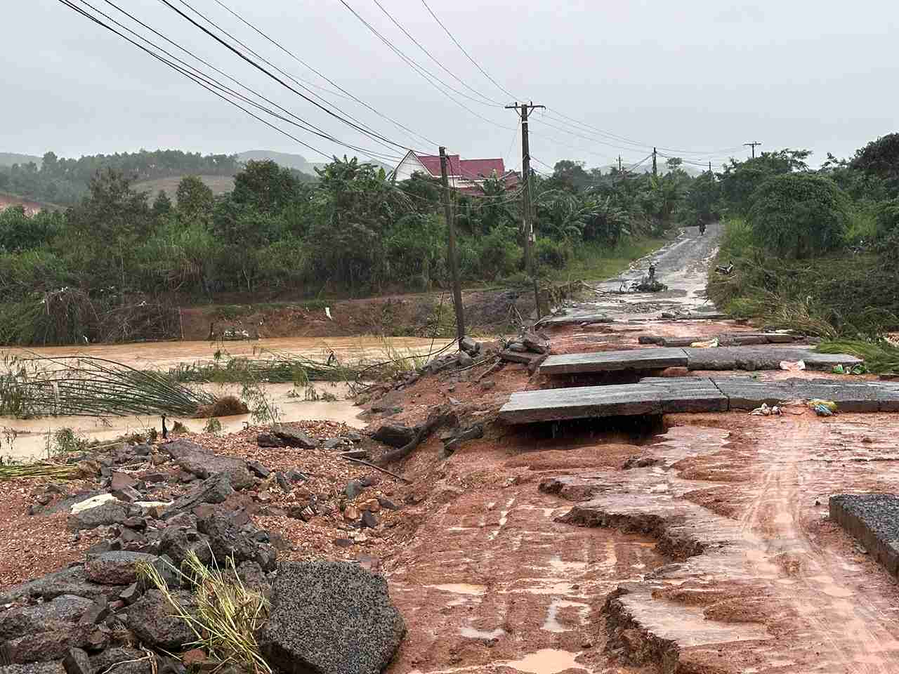 Mua lu gay thiet hai nang cho xa Yang Mao. Anh: Bao Trung