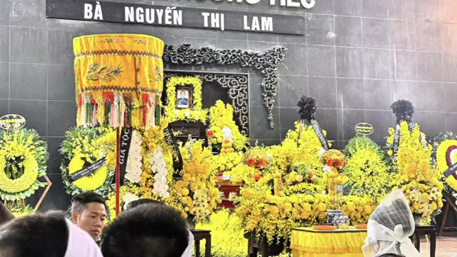 가수 Tuan Hung 어머니 장례식이 11월 17일 하노이에서 열립니다. 사진: Manh Giau