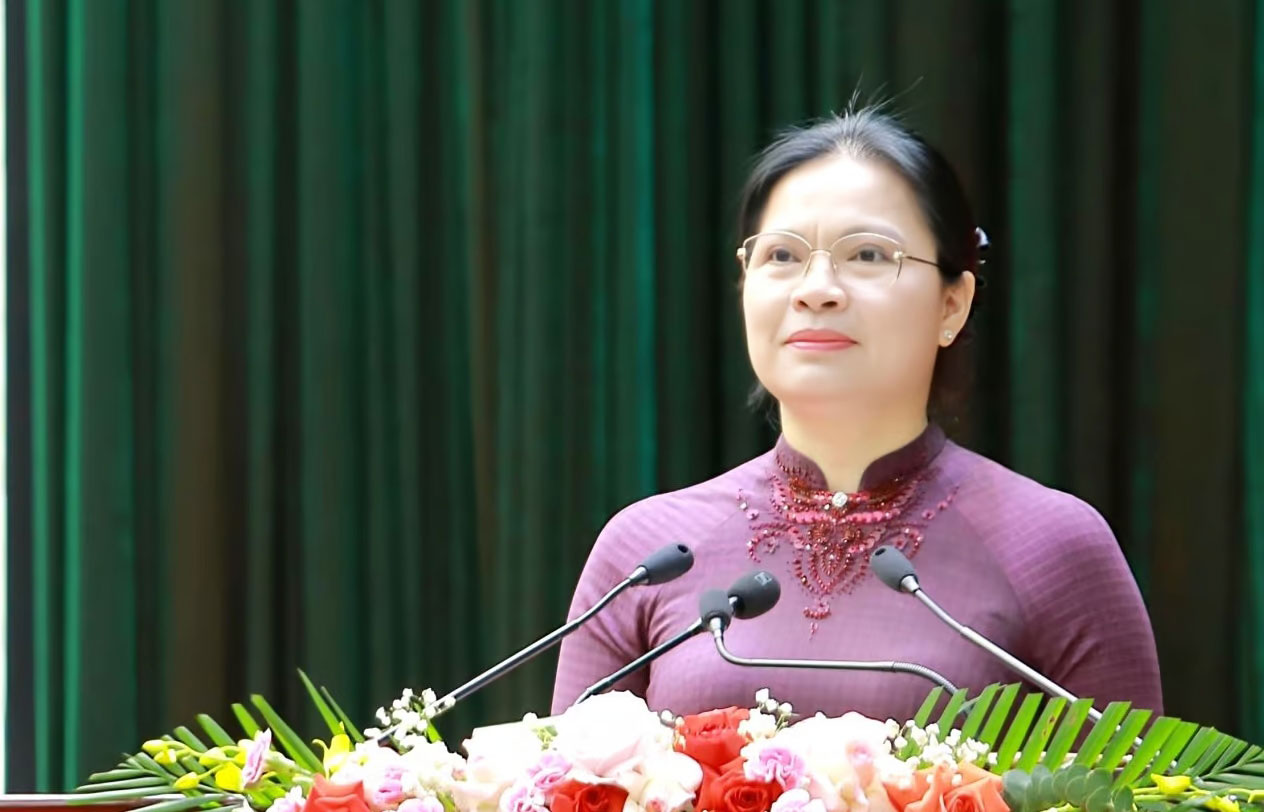 ba Ha Thi Nga, Uy vien Trung uong Dang, Pho Chu tich Uy ban Trung uong MTTQ Viet Nam