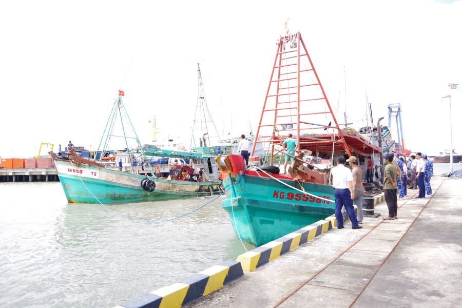 The two fishing boats were brought to the port in Phuoc Thang ward for investigation and handling. Photo: CSB3