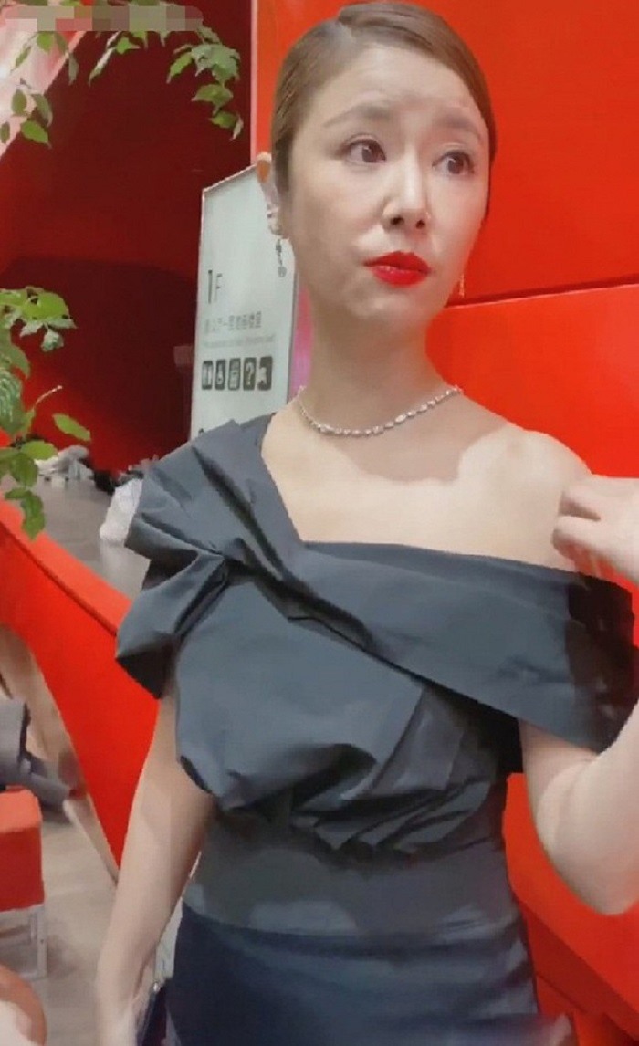 Lam Tam Nhu tung gay tranh cai ve nhan sac voi guong mat nhieu dau hieu lao hoa. Anh: Sina