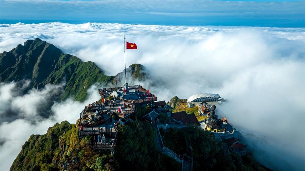 Sun World Fansipan Legend lanza ofertas 'enormemente' para la nueva gente de Lao Cai. Foto: Thanh Son