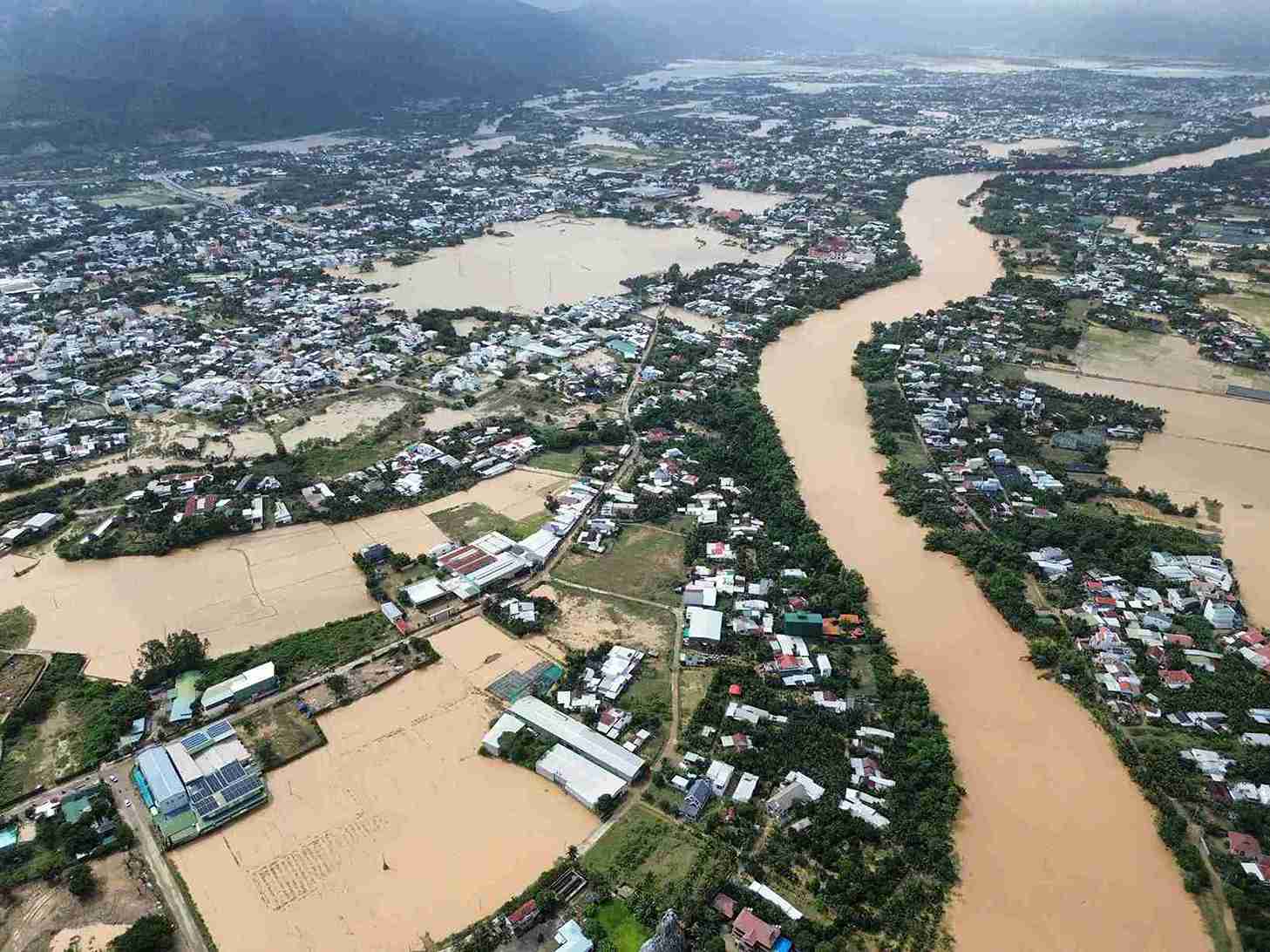 Trong ngay 18.11, lu o Khanh Hoa rut dan. Anh: Huu Long