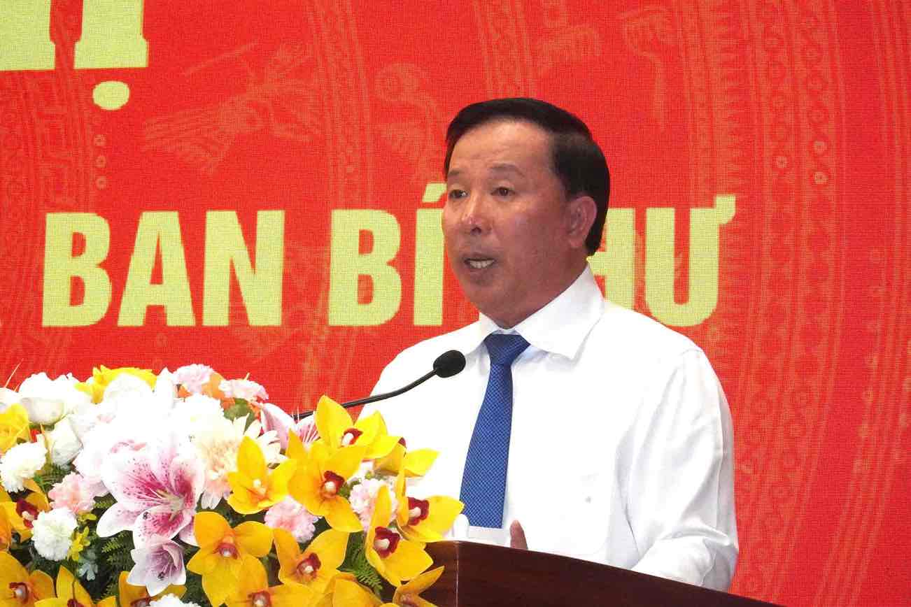 グエン・バン・ウット氏はドンナイ省党委員会副書記の職を受諾した後、講演した。写真：HAC