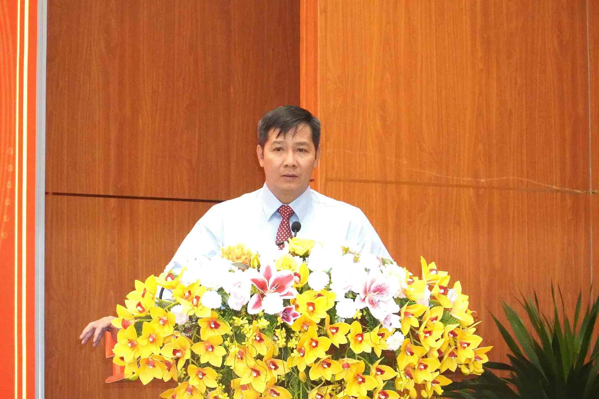 Ong Nguyen Thanh Tam - Uy vien Ban chap hanh Trung uong Dang, Pho Truong Ban To chuc Trung uong phat bieu tai Hoi nghi. Anh: HAC