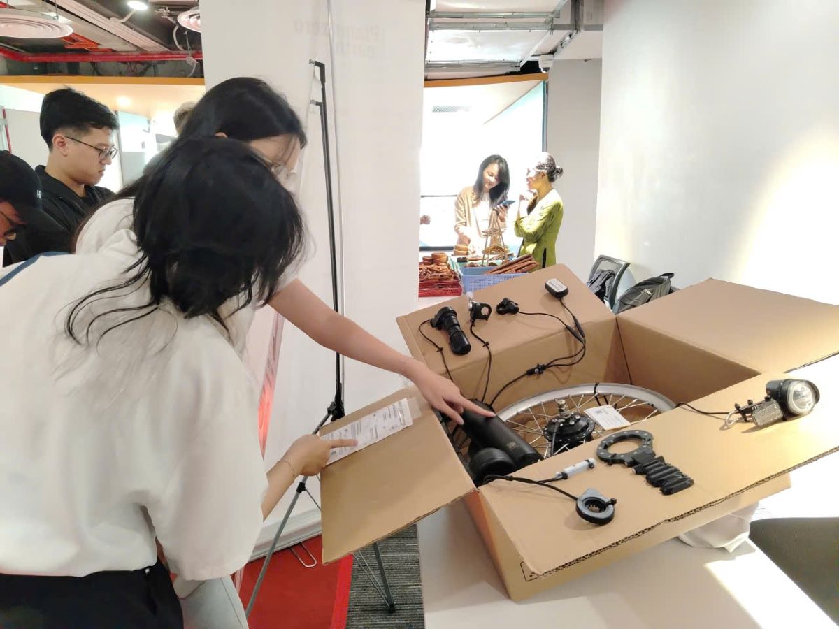 Nhieu giai phap ung dung ve cong nghe khi hau duoc cac don vi trung bay trong khuon vien cua SIHUB. Anh: Nguyen Dang