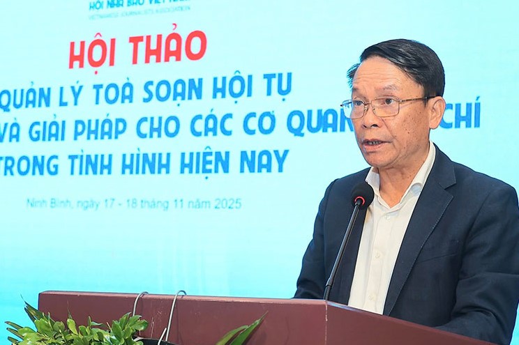 Ong Nguyen Duc Loi - Pho Chu tich Thuong truc Hoi Nha bao Viet Nam phat bieu khai mac hoi thao. Anh: Dieu Anh