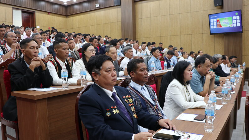 Hon 300 dai bieu nong dan xuat sac, tieu bieu, dai dien cho gan 31.500 hoi vien Hoi Nong dan tren dia ban tinh Lam Dong tham du Hoi nghi. Anh: Van Long