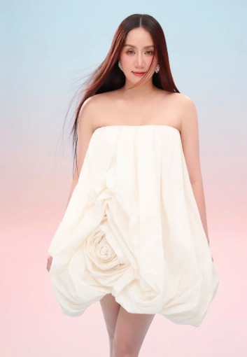 Khanh Thi trong anh moi. Anh: Nghe si cung cap