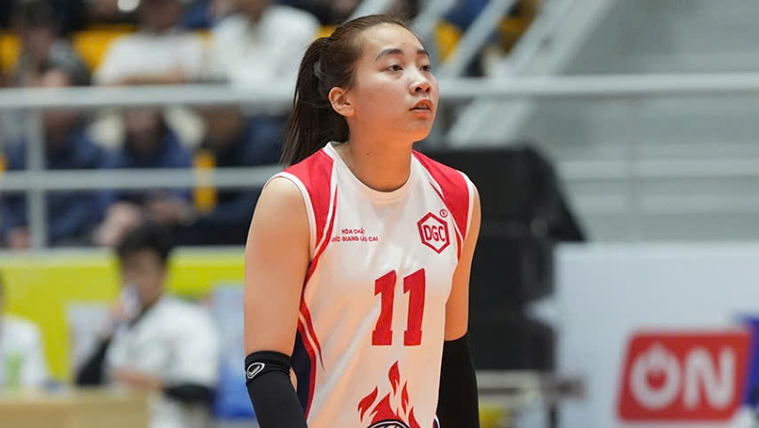 홍한은 베트남 여자 배구 대표팀의 신인입니다. 사진: 베트남 배구