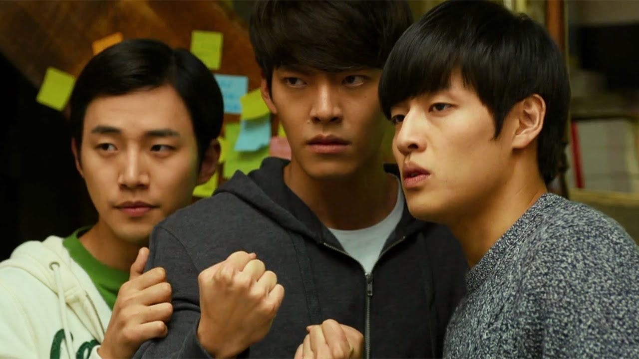 Kang Ha Neul (right) in a new film. Photo: CGV.