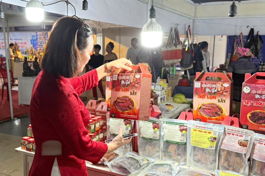 Nhieu san pham dac trung trong hoi cho duoc nguoi tieu dung quan tam. Anh: Thanh An