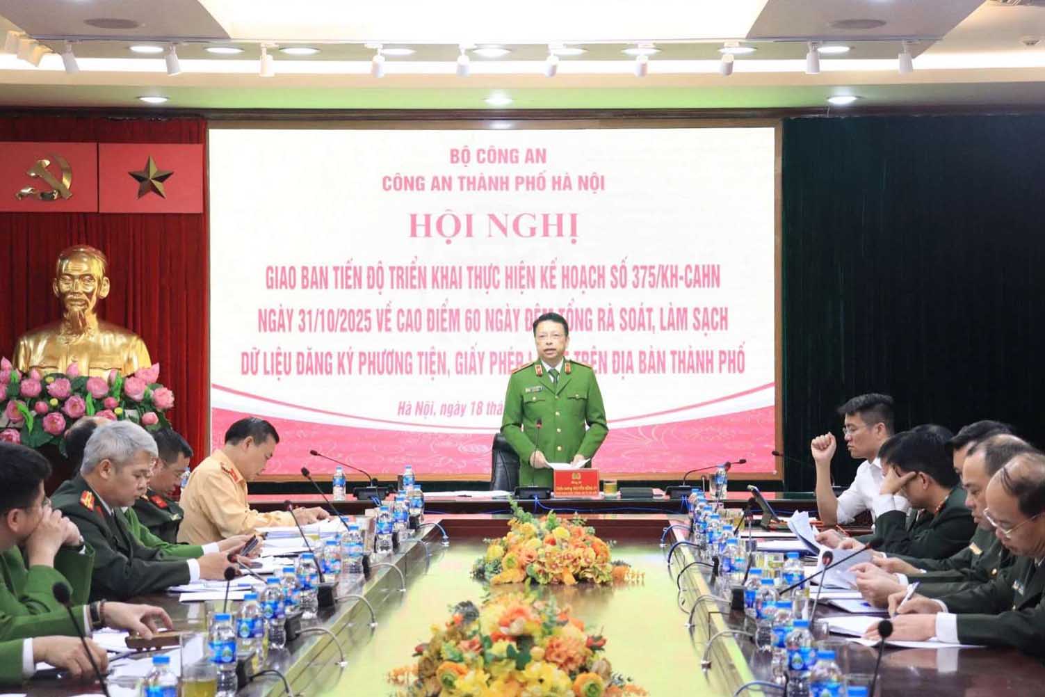 Le major-general Nguyen Hong Ky directeur adjoint de la police de Hanoï prononce la conclusion de la conference. Photo : Police de Hanoï