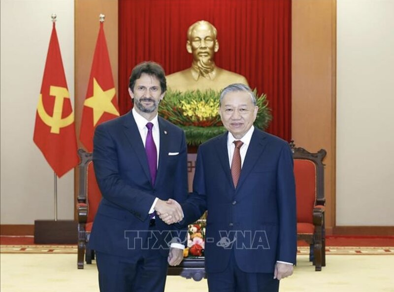 General Secretary To Lam and Deputy Prime Minister and Minister of National Defense of Slovakia Robert kaliňak. Photo: VNA