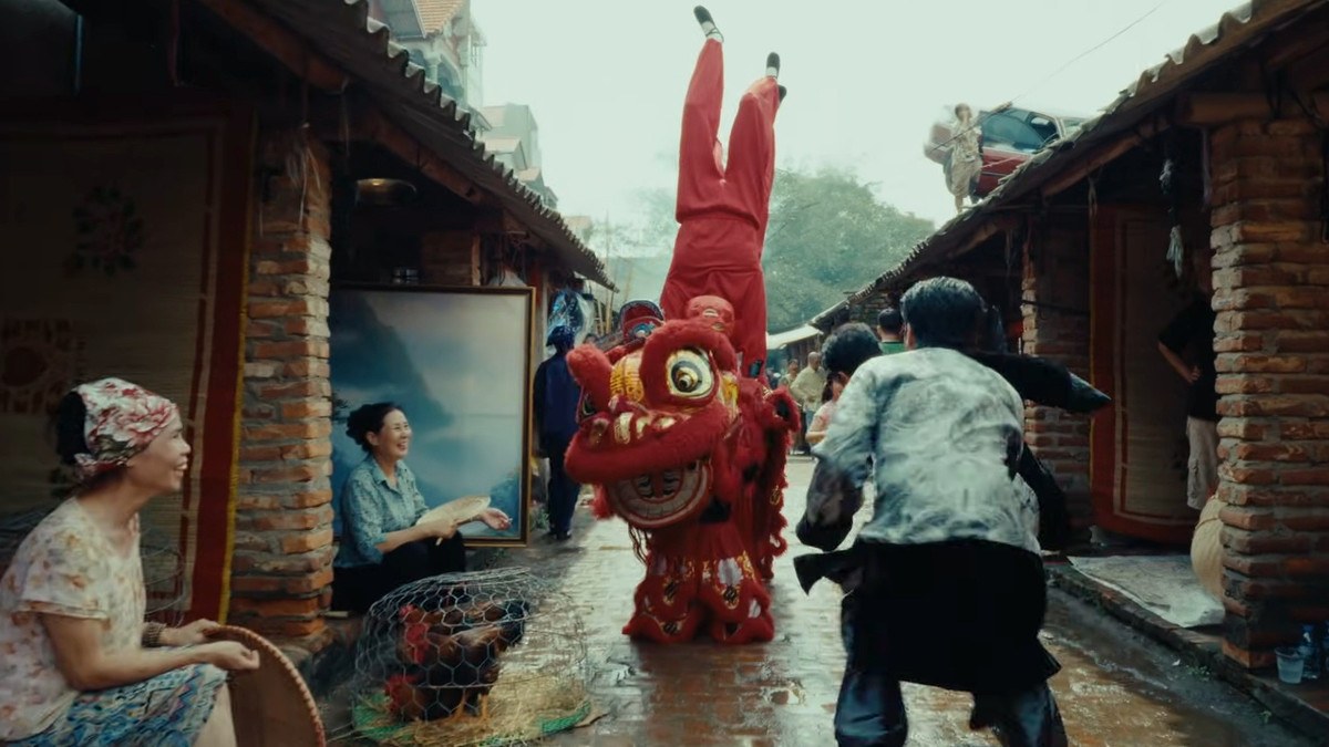 Cho Nom Hung Yen trong MV Muc ha vo nhan. Anh cat tu MV