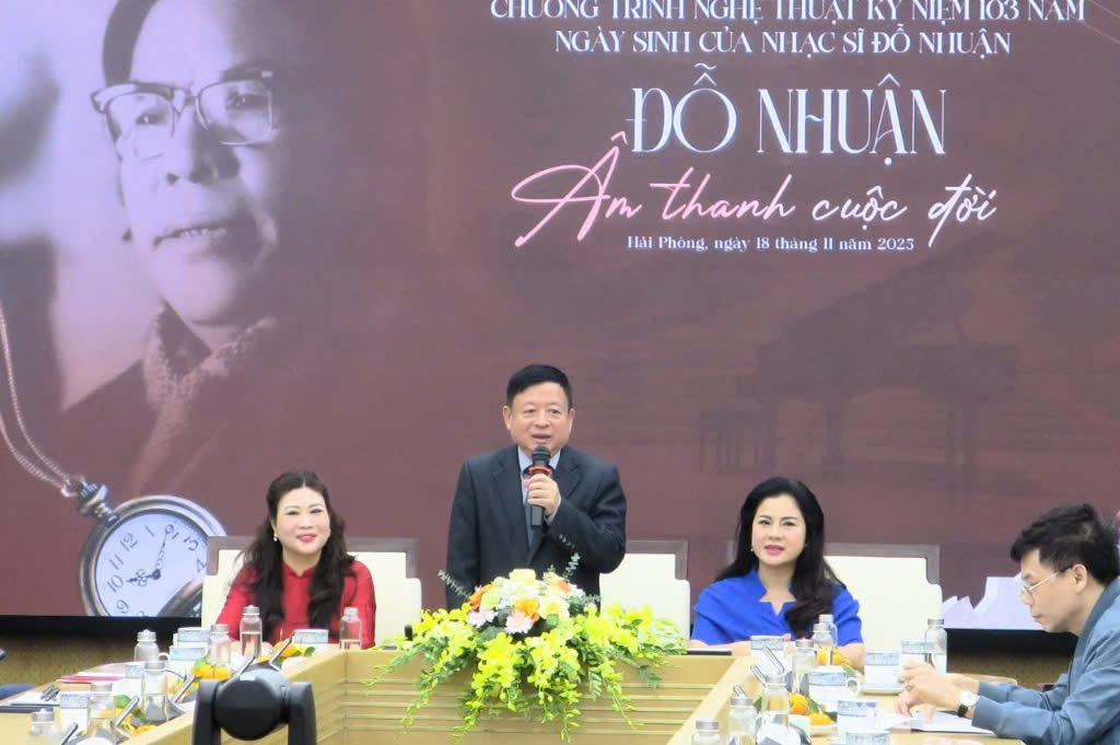 Associate Professor, Dr. Musician Do Hong Quan - Vice Chairman of the Central Committee of the Vietnam Fatherland Front, Chairman of the Vietnam Union of Literature and Arts Associations spoke at the press conference. Photo: Mai Chi