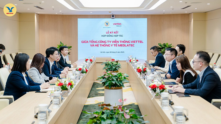 Toan canh buoi le ky ket giua Viettel Telecom va MEDLATEC. Anh: MEDLATEC