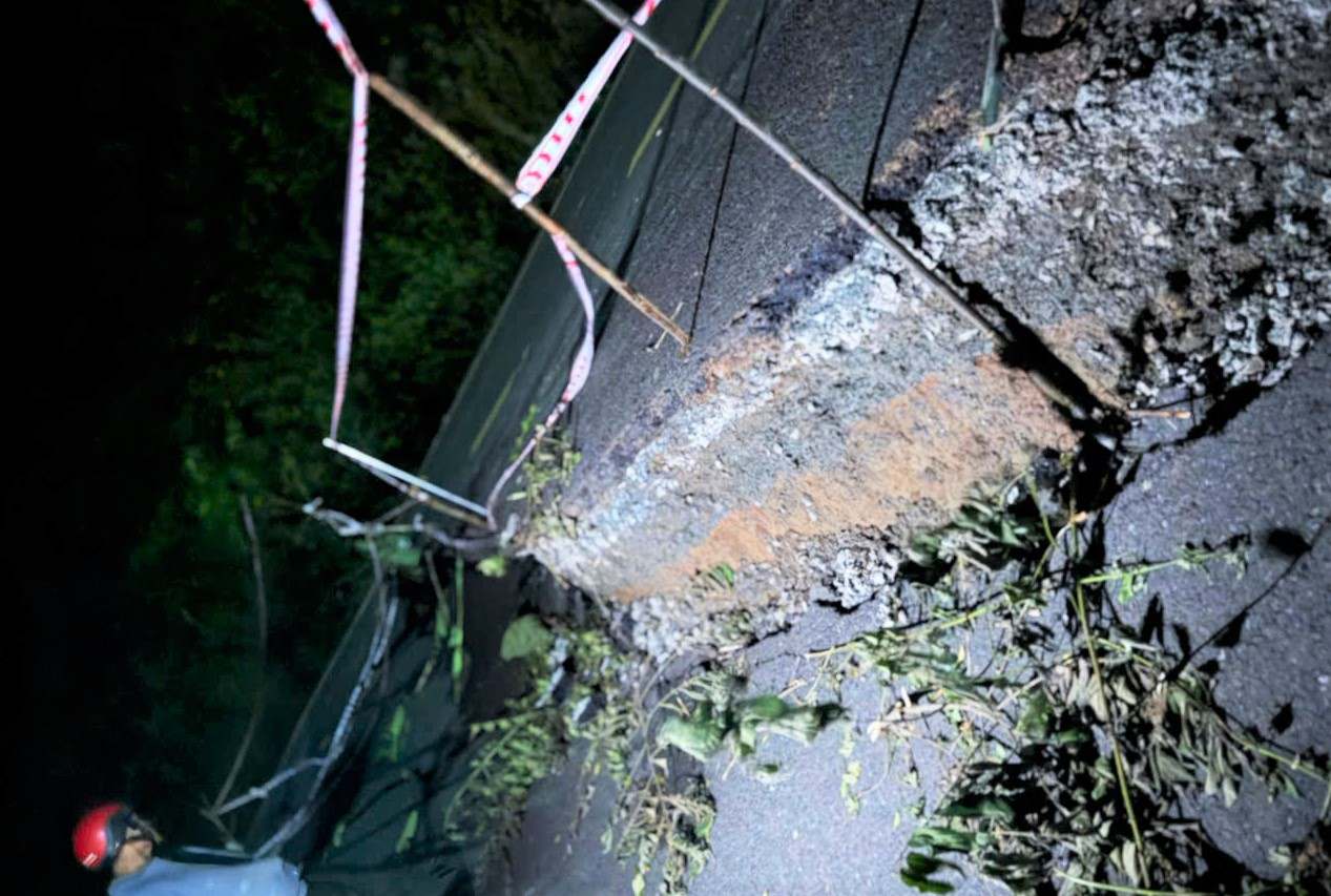 Sut lun lam tuyen duong lien xa 