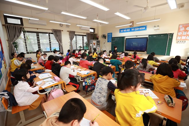 Giao vien hien phai doi mat voi nhieu ap luc. Anh minh hoa: Hai Nguyen 