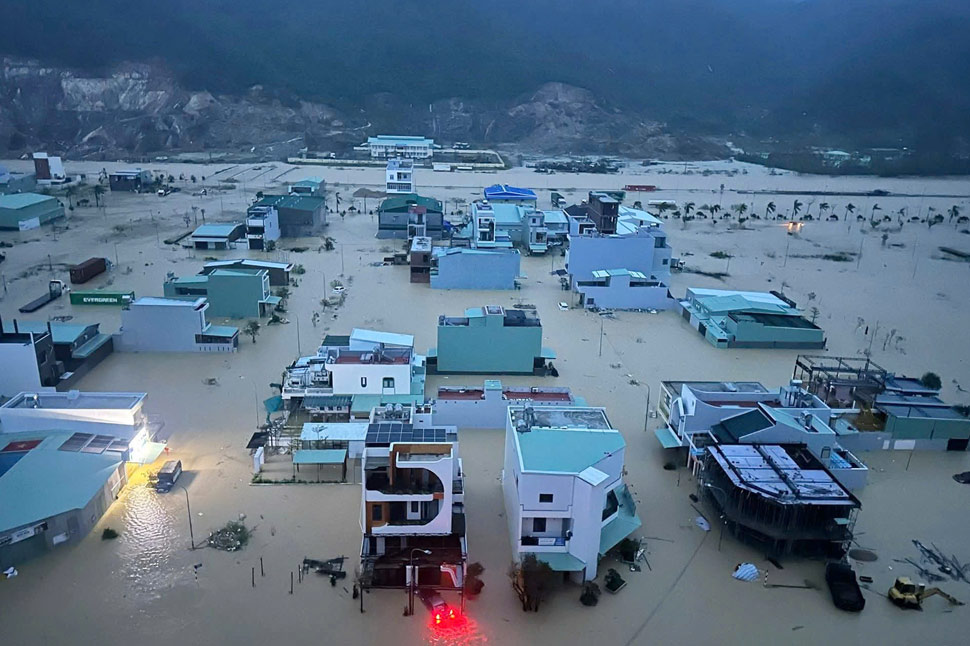 Phuong Quy Nhon Bac ngap sau trong nuoc lu. Anh: Dinh Tan