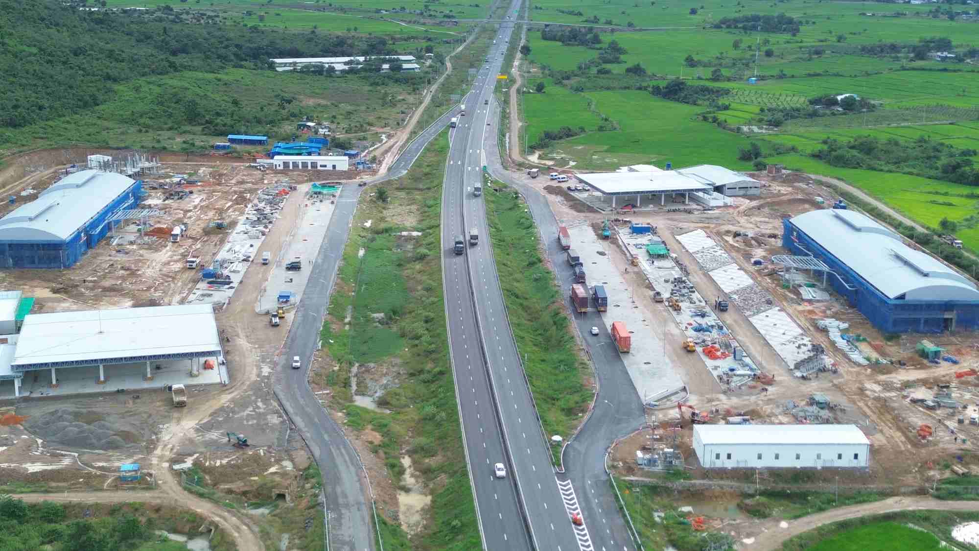 빈하오-판티엣 고속도로 Km205 지점에서 공사 중인 휴게소. 사진: Duy Tuan