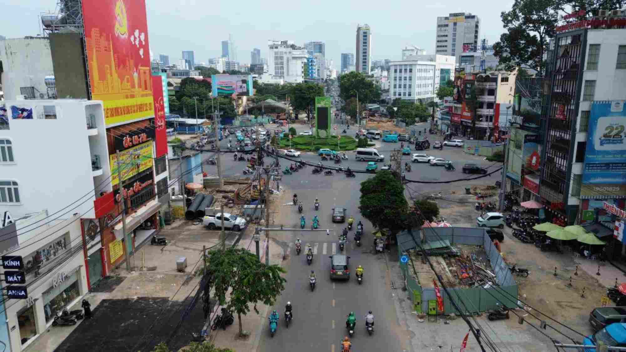 Ciudad Ho Chi Minh esta acelerando el traslado de la infraestructura tecnica para iniciar la construccion del Metro numero 2 (Ben Thanh - Tham Luong) en enero de 2026. Foto: Anh Tu