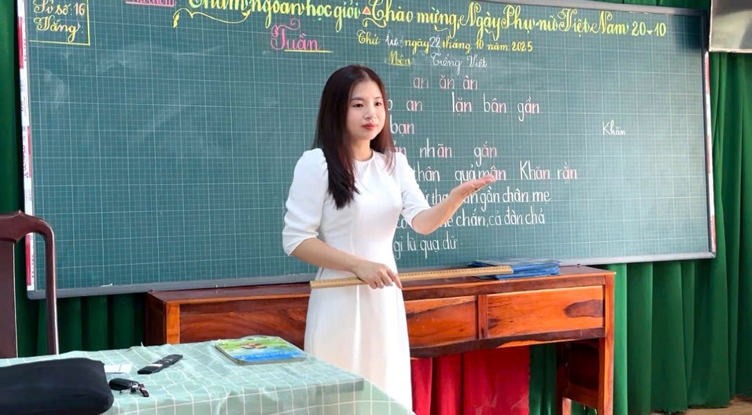 Co giao tre Pham Thu Thao no luc sang tao, lam moi tung tiet day cua minh. Anh: Nhan vat cung cap.