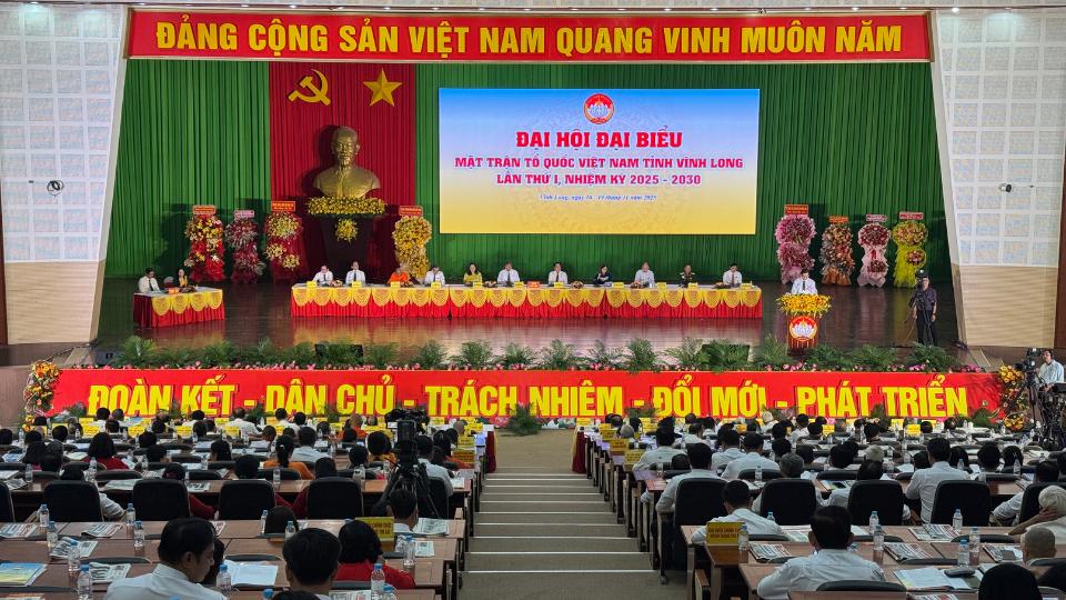 El Congreso del Frente de la Patria de la provincia de Vinh Long se fijo el objetivo de que el 100% de las agencias del Frente a nivel provincial y de comuna implementen la transformacion digital. Foto: Hoang Loc
