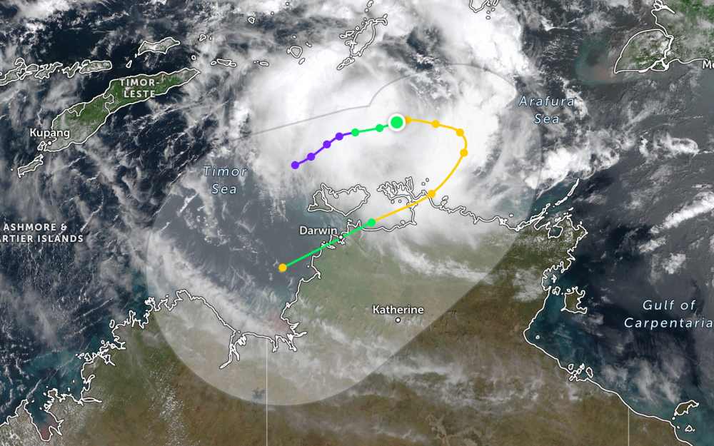 Bao Fina di duong vong truoc khi tien vao dat lien cuoi tuan nay. Anh: JWTC