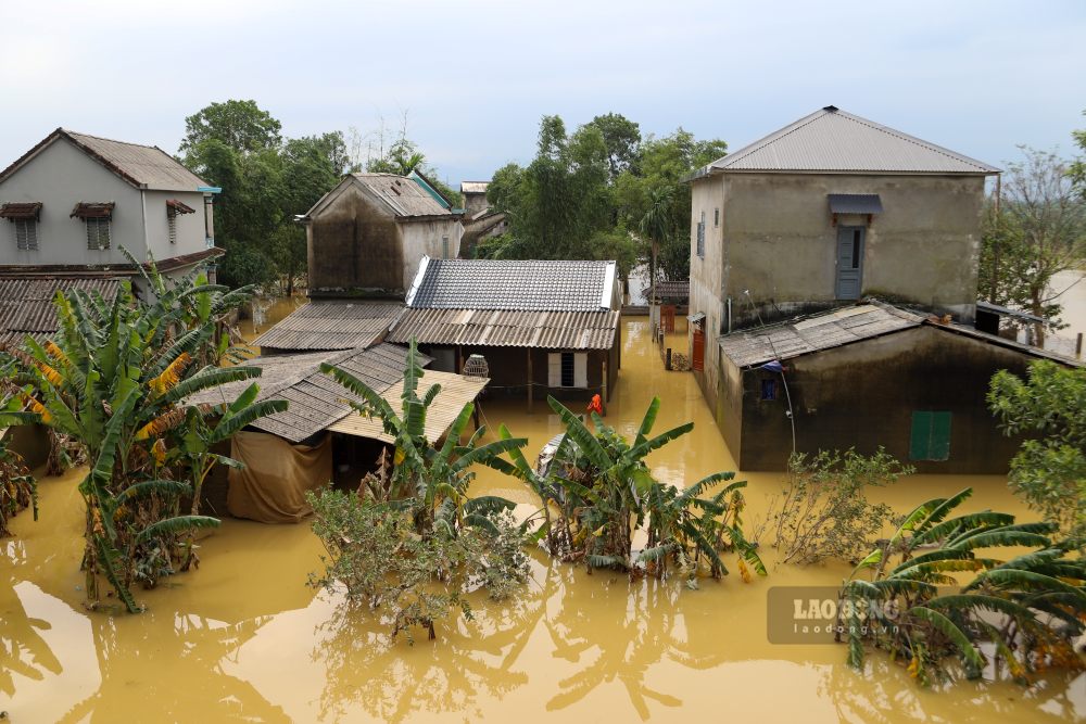 Den sang 19.11, con hon 700 nha dan bi ngap nuoc. Anh: Nguyen Luan.