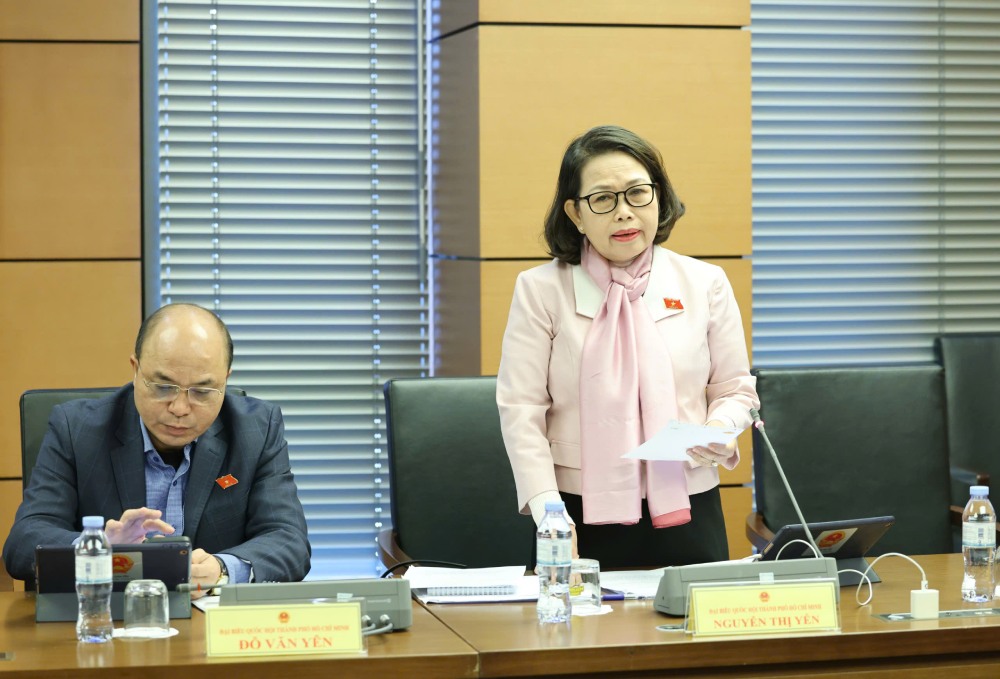 Dai bieu Nguyen Thi Yen noi ve bang gia dat. Anh: Quang Phuc