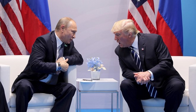 US President Donald Trump speaks to Russian President Vladimir Putin during a bilateral meeting at the G20 summit in Hamburg, Germany on July 7, 2017. Photo: Xinhua