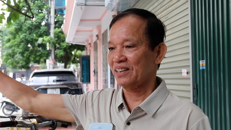 Ong Hoang Van Cong mong mau som co cong vien de co the tap the duc, co san choi cho tre em. Anh: My Linh