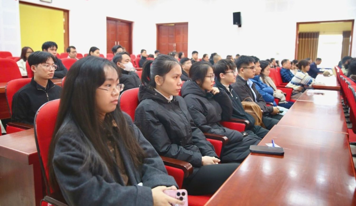 Candidates attending the opening ceremony of the 2025 Quang Ninh Provincial Civil Servants' Recruitment Exam. Photo: Minh Duc