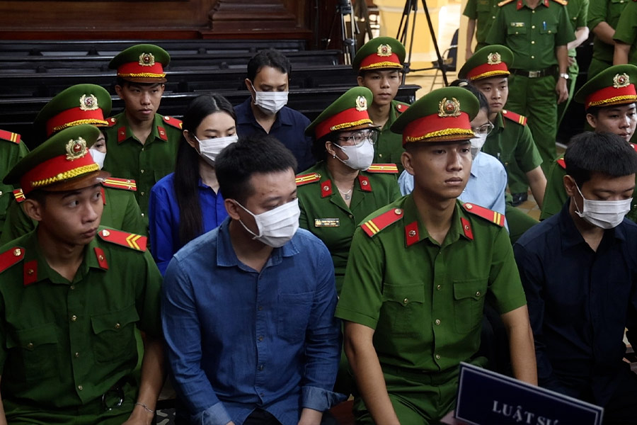 Các bị cáo tại phiên tòa xét xử vụ kẹo rau củ Kera. Ảnh: Việt Anh