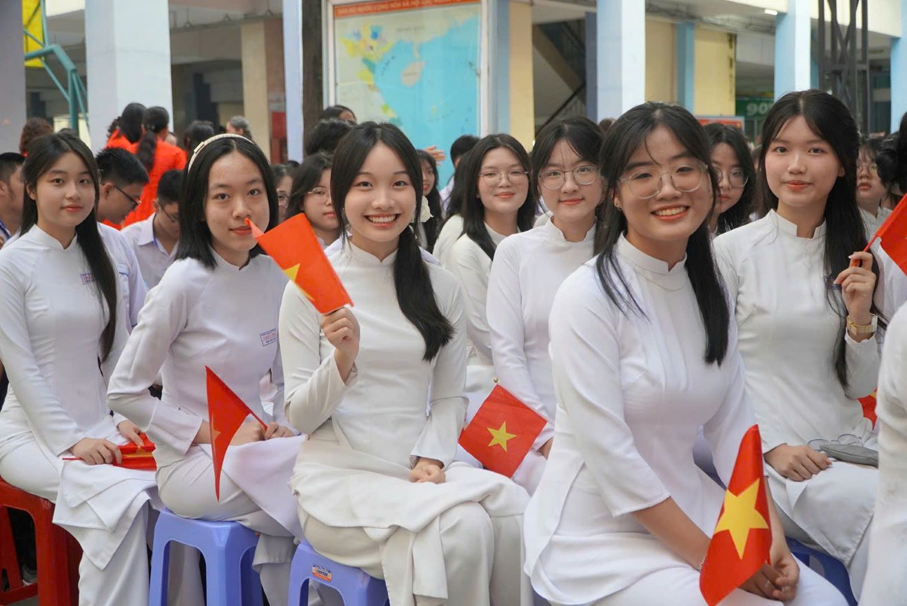 Estudiantes de la ciudad de Ho Chi Minh reciben seguro medico gratuito en 2026. Foto: Chan Phuc