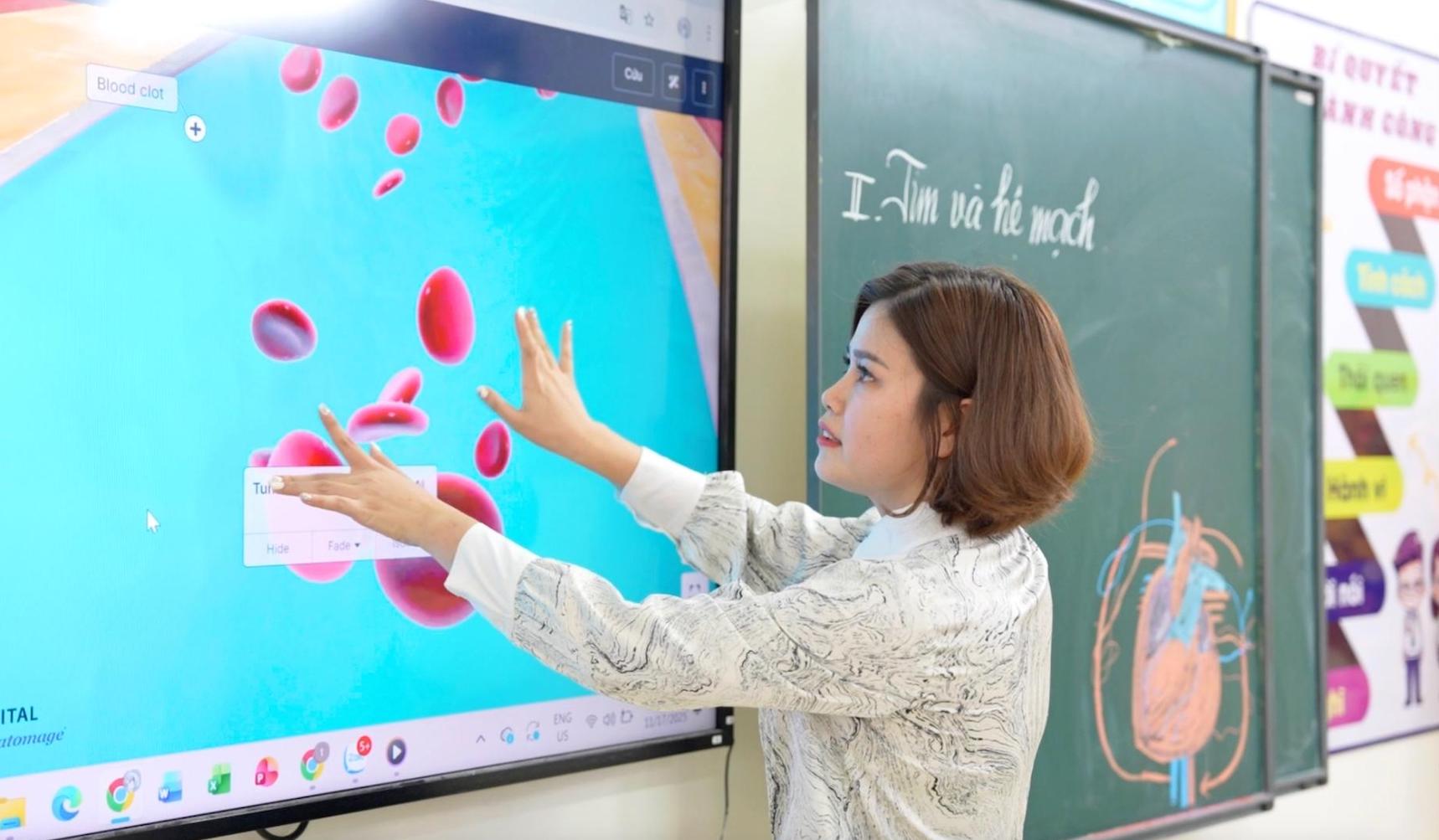 A Hanoi teacher turns AI into a tool to unlock knowledge for students. Photo: Dinh Hiep