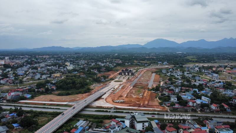 Thi truong bat dong san ruc rich tang ben du an duong Bac Son keo dai. Anh: Viet Bac