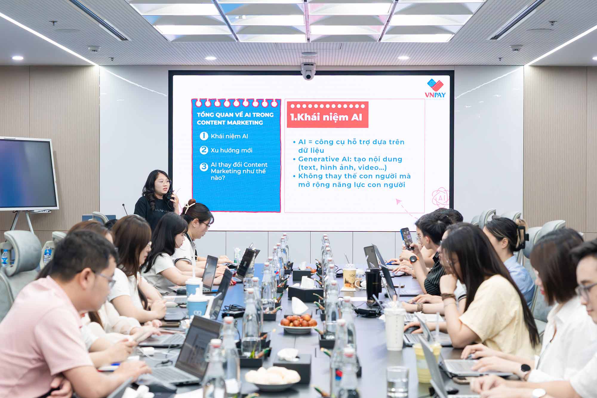 Cac buoi dao tao, chia se kinh nghiem trong cong viec lien tuc duoc to chuc. Ảnh: VNPAY