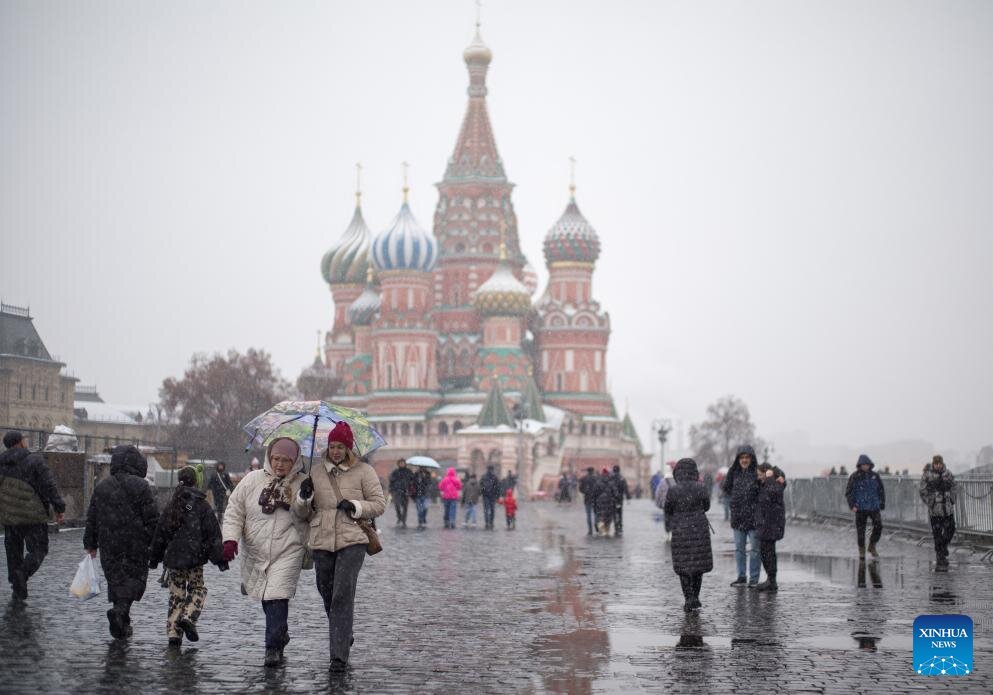 People walk on snow at Red Square in Moscow, Russia, on November 15, 2025. Photo: Xinhua
