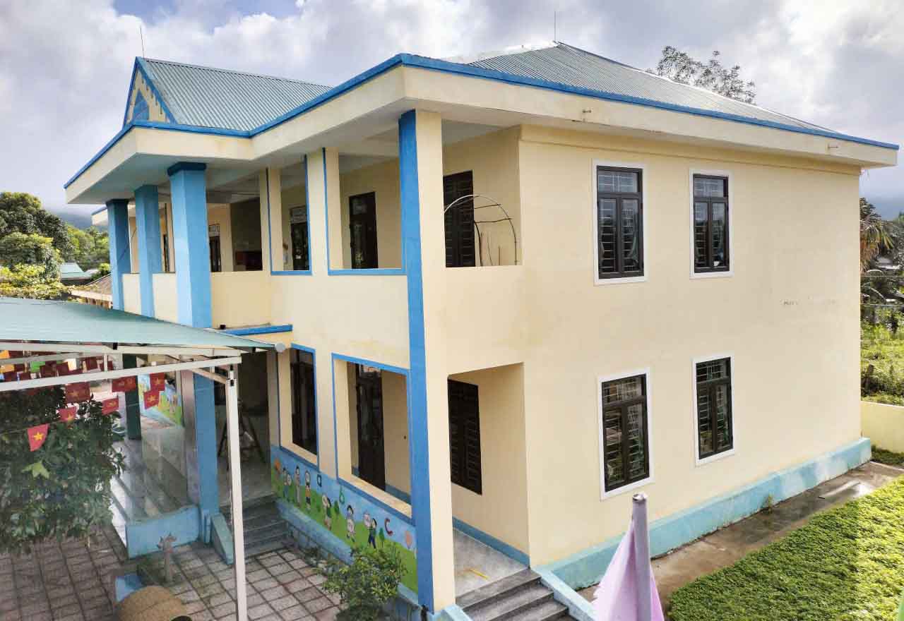 Day phong hoc 2 tang 4 phong o Truong Mam non Huong Lien ma Quy XHTT Tam Long vang tai tro xay dung. Anh: Tran Tuan.