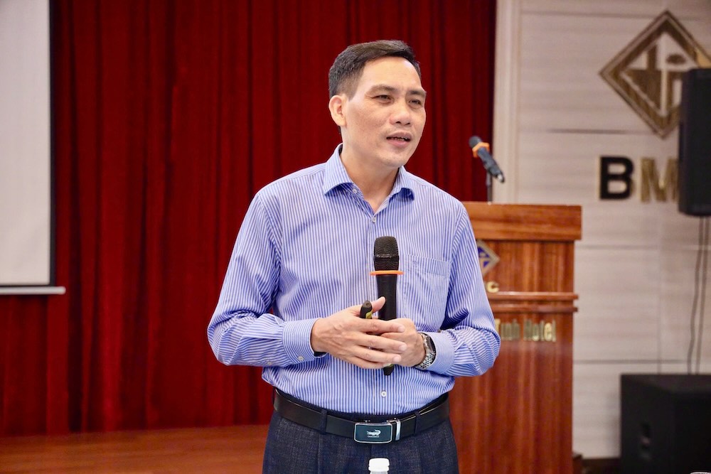 ThS. Do Viet Duc – Ban Quan he Lao dong, Tong LDLD Viet Nam chia se kien thuc tai lop hoc. Anh: Cong doan Ha Tinh