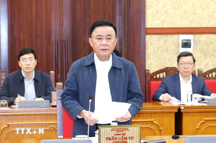 Standing member of the Secretariat Tran Cam Tu suggested that the agencies coordinate well to propose the most optimal plan for organizing the 14th National Party Congress. Photo: Phuong Hoa/VNA