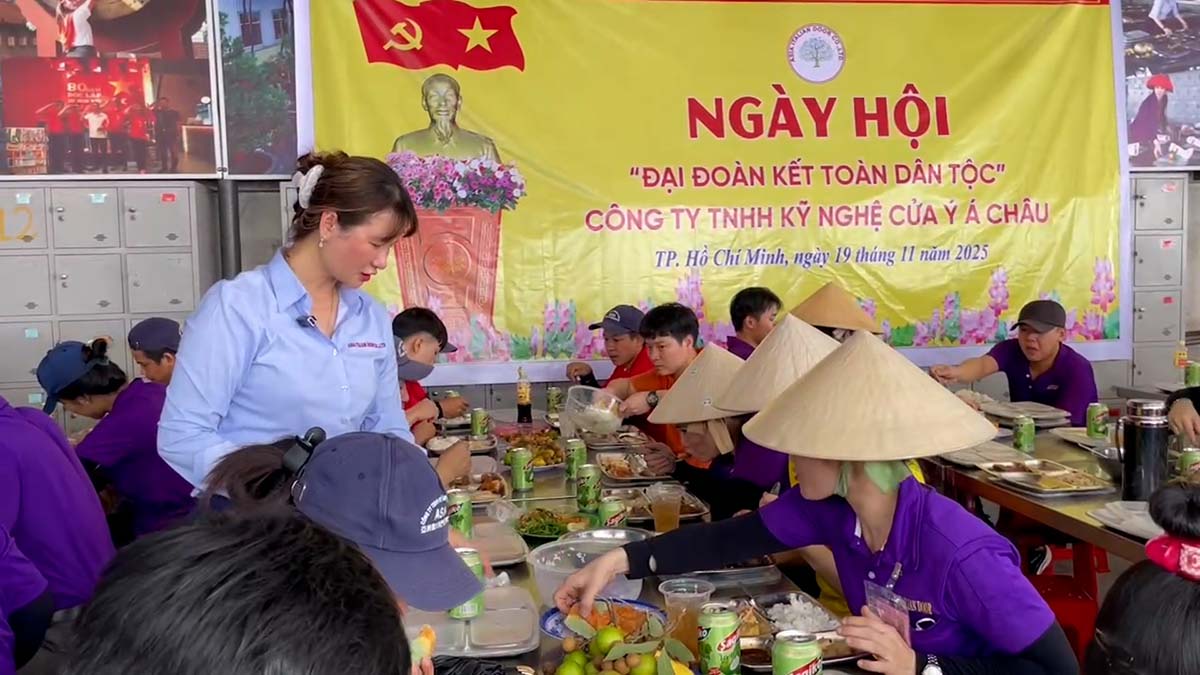 ホーチミン市に1 000人の労働者がいる会社の国民大団結の食事。写真:ディン・チョン