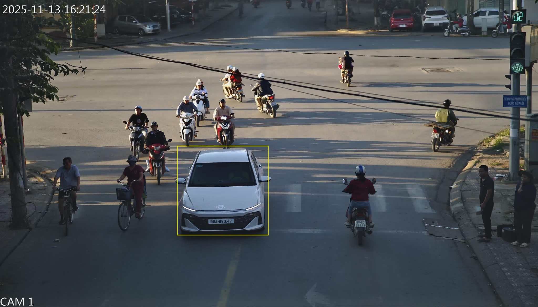 バクニン省で車（黄色い丸のプレート）に罰金が科せられた。写真: バクニン警察交通警察署