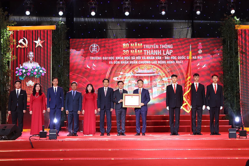 University of Social Sciences and Humanities receives First Class Labor Medal